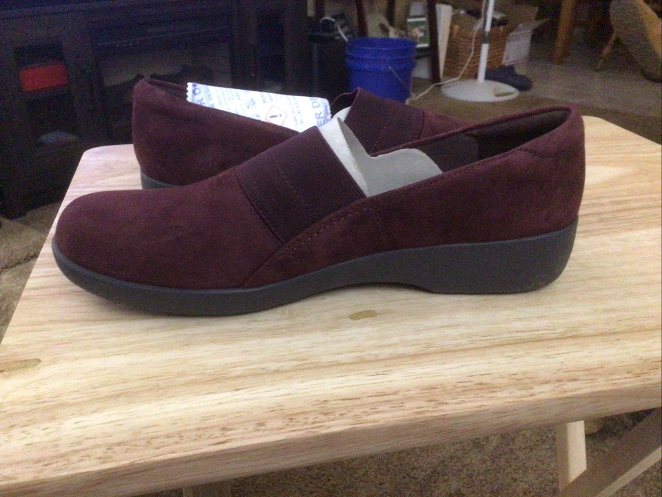 Easy Spirit Women's Karintia Wine Color Suede Slip On Shoes Size 8M New In Box - Image 1 of 3