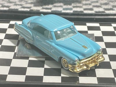 1/64 1949 Cadillac cupé Deville azul M23 Foto 1 de 4