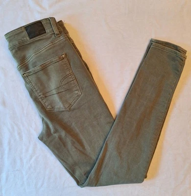 Pantalones de mezclilla para mujer American Eagle tiro súper alto - verde oliva  Foto 1 de 4