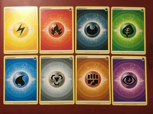 JUEGO DE CARTAS ENERGÉTICAS POKEMON 2022 DE 96 - 12 CADA ESPADA Y ESCUDO CASI COMO NUEVO - Imagen 1 de 1