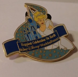 Prendedor Castillo de Cenicienta de la Celebración Más Feliz de Walt Disney World Resort '05 - Imagen 1 de 4