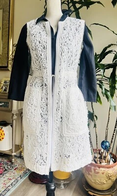 Chaleco de vestir largo con superposición de encaje de algodón blanco Elie Tahari doble cremallera frontal, pequeño Foto 1 de 4