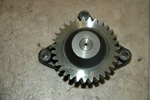 YANMAR 3GM30 3GM30F MARINE DIESEL ENGINE OIL PUMP - Picture 1 of 3