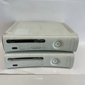 Lot of 2 Xbox 360 Consoles (2007 & 2009) – Untested, AS-IS, For Parts or Repair - Foto 1 di 8