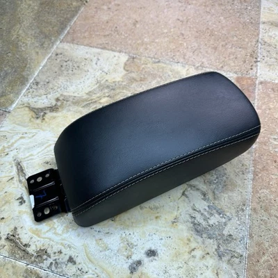 2017-2021 JEEP COMPASS CENTER CONSOLE ARMREST LID SLIDING BLACK LEATHER OEM - Image 1 of 4