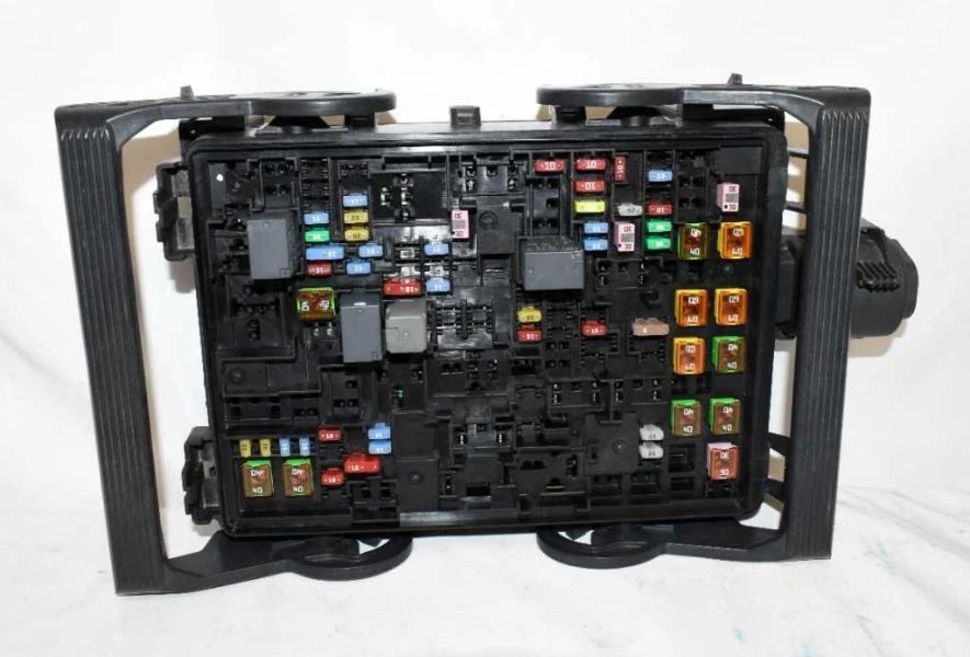 23418066  Integrated Power Distribution Fusebox Module  Fits 15-19 ESCALADE C14 - Image 1 of 4
