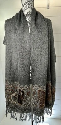 Mantón envolvente de piel sintética con cuentas bordado de lana bufanda borla vintage esposa de la mafia gris Foto 1 de 4