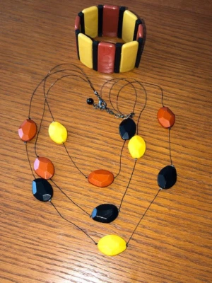 Amarillo Ladrillo Naranja Resina Plástico Madera Estiramiento Ancho Pulsera Alambre Nivel Collar Foto 1 de 4