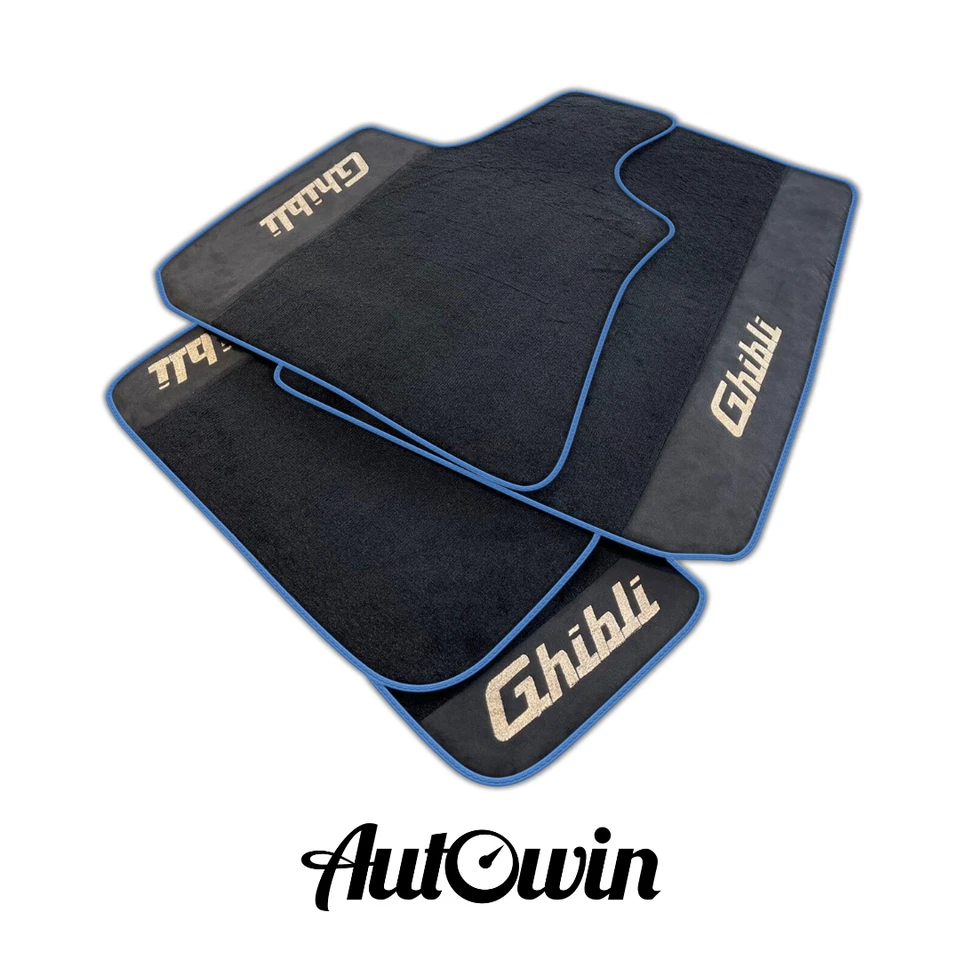 Alfombrillas negras AutoWin para Maserabli Ghibli con Alcántara | Borde azul Foto 1 de 1