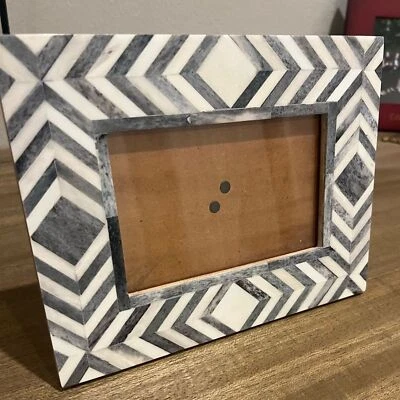 Marco Chevron Handicrafts Home Bone | Color: Gris, Blanco | Tamaño: 4x6 Foto 1 de 4