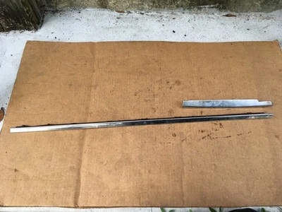 Pontiac Grand Prix 1964 lado del pasajero borde superior de la moldura de la puerta acero inoxidable, moldura Foto 1 de 4