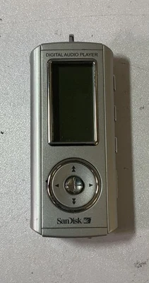 SanDisk SDMX1 1024R v2 1GB Digital Audio MP3 Player, Silver "H6B" - Image 1 of 4