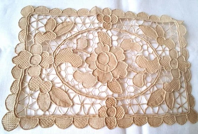 ANCIEN NAPPERON fait main - Photo 1/2