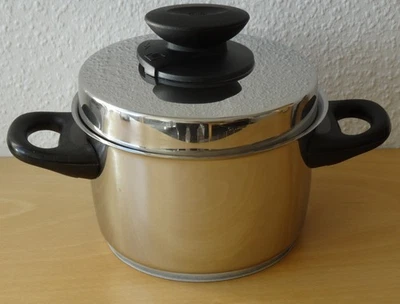 Fissler Edelstahl-Kochtopf 18/10 mit schwarzen Griffen kaum benutzt top Zustand - Bild 1 von 4