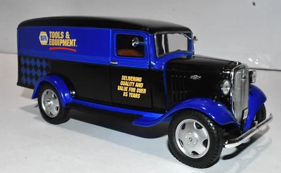 Crown Premiums 1935 Chevy Panel Van NAPA Herramientas Equipo Entrega Camión Banco Foto 1 de 4