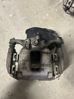 Conjunto completo de pinza trasera izquierda Mopar para Ram 1500 2019-2023 - 68412367AB Foto 1 de 4