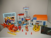 PENNY MORRIS SEA RESCUE figura con NEPTUNE RESCUE BOAT /& BUOY de FIREMAN SAM