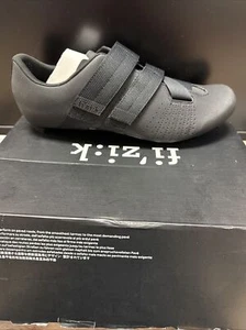 Fizik Tempo R5 Powerstrap Road Cycling Shoes, Black/Black, M45 - Picture 1 of 5