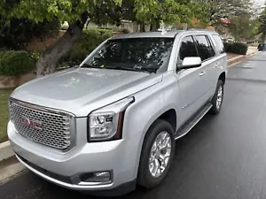2017 GMC Yukon SLE - Picture 1 of 6