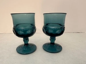 Juego de (2) - Vidrio Indiana - Gafas Cordiales Azules con Patas - Huella Pulgar 4.5" Alto - Imagen 1 de 3