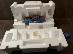 Franklin Mint Richard Petty Pontiac Grand Prix 200th Win Autograph W/Stand NIB - Picture 1 of 22