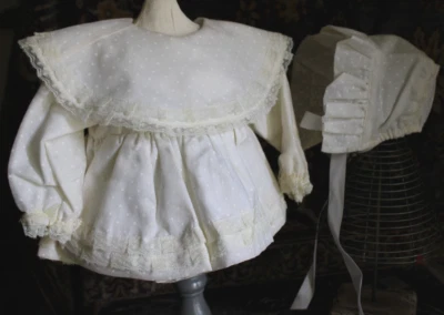 DULCE GORRO DE VESTIDO DE BEBÉ SUIZO PUNTEADO PARA COMPOSICIÓN Y BISQUE MUÑECOS DE BEBÉ 16-18" Foto 1 de 4