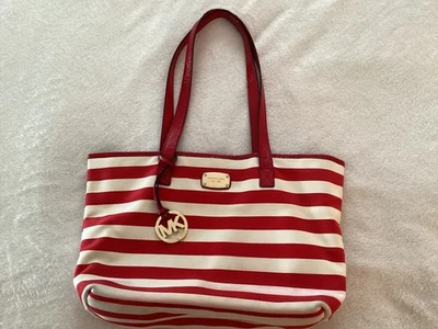 BOLSO DE MANO GRANDE A RAYAS ROJAS BLANCAS NÁUTICAS DE LONA MICHAEL KORS TOTE Foto 1 de 4
