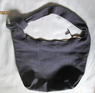 Usado en Excelente Condición Moda Luxe Grande Cuero Gris Hobo Bolso Cremallera Asas Laterales Completamente Forrado Foto 1 de 4