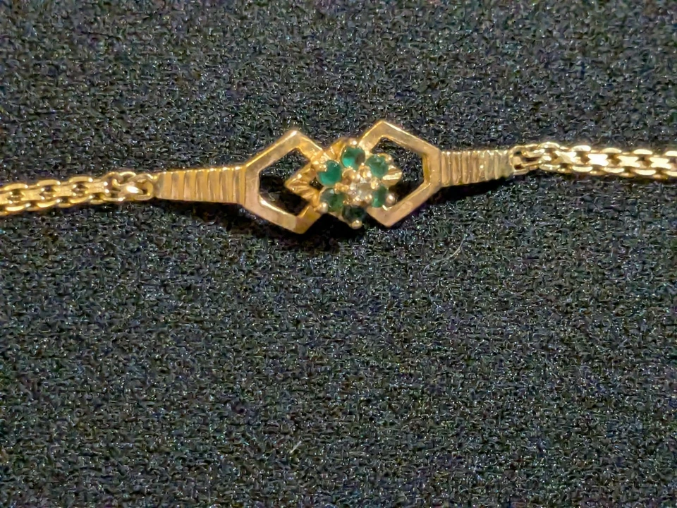 Brazalete Vintage Oro Amarillo 14K con Flor 6 Esmeraldas y 1 Diamante 7" Foto 1 de 4