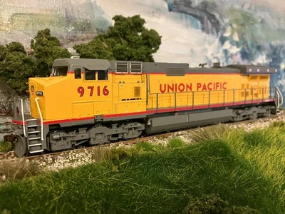 LOCOMOTORA DIÉSEL ATHEARN 77940 ESCALA HO UNION PACIFIC DASH 9-44CW #971- DC Foto 1 de 4