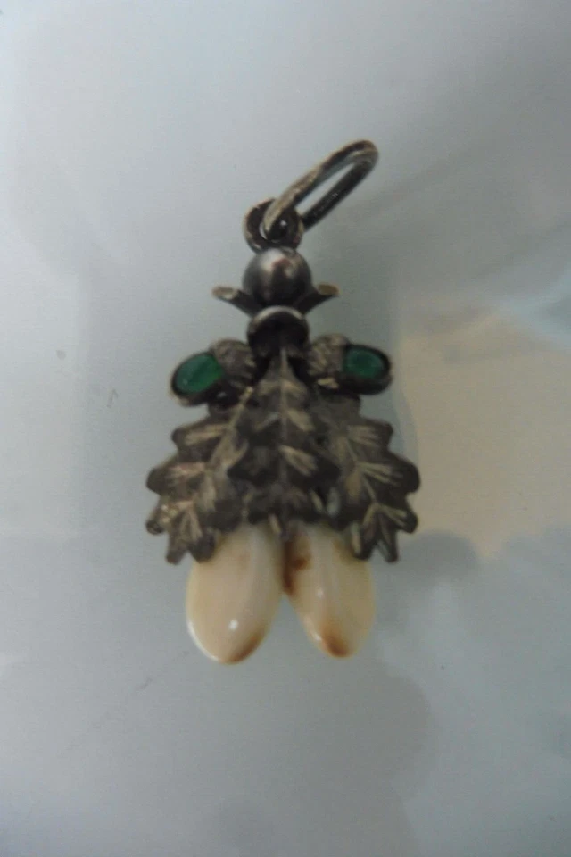 Bellissimo, Vecchio Ciondolo In Argento 900 Con Granelli E Smeraldi - Immagine 1 di 4