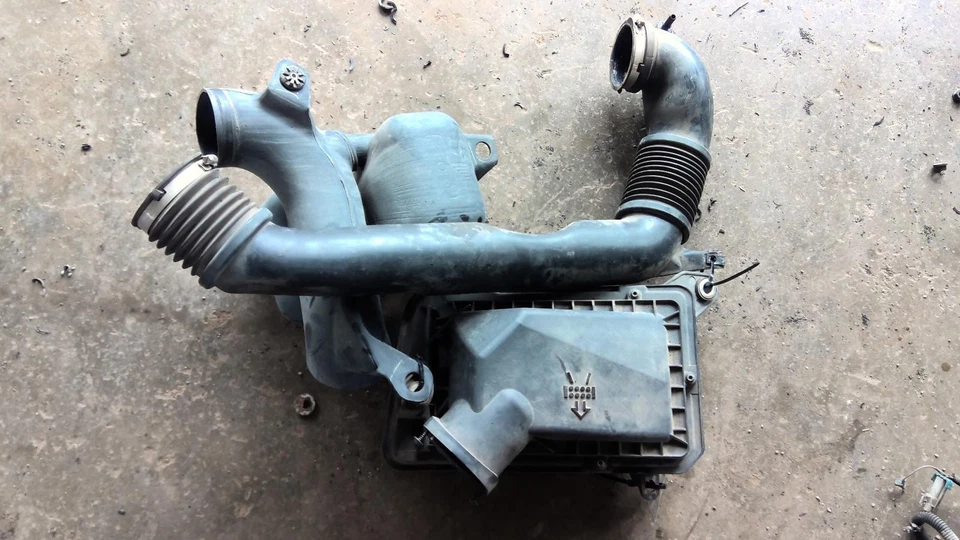 Air Cleaner Assembly Fits 2009 Pontiac G6 3.5L VIN K 8th Digit Opt LZE Gra Foto 1 de 1