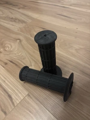 1978-80 Kawasaki Z1R Reproduction Handlebar Grips - Image 1 of 3