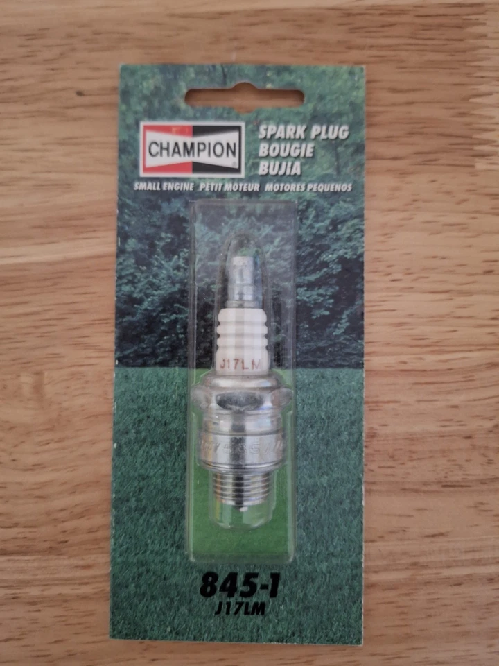 Bujía genuina Champion 845-1 / J17LM motores pequeños césped y jardín. Foto 1 de 1