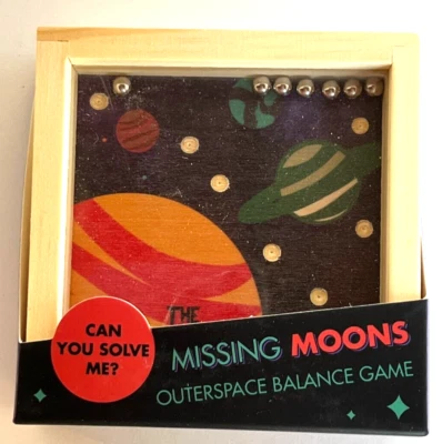 Mini rompecabezas de madera de mano juego de equilibrio del espacio exterior "Lunas perdidas" 3 1/2" Foto 1 de 2