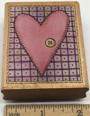 PARCHE CORAZÓN Y BOTÓN Sello de Goma por Estampida de Goma COSER ACOLCHADO COSIDO Foto 1 de 2