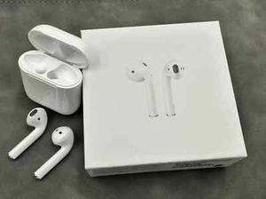 Apple Earphones 2nd Generation Pods with Charging Case - Full Set USA - Picture 1 of 10