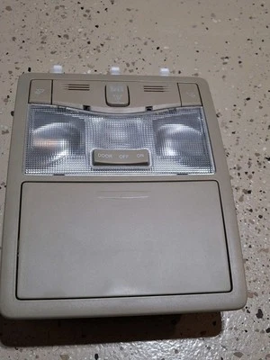 2005-2009 Toyota Avalon Overhead Console Beige Dome Light Lamp + Sunroof Switch  - Image 1 of 4