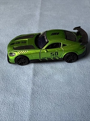 1:43 Die-Cast Mercedes-Benz AMG GT PACE CAR. Verde/Negro. Acción Pull-Back. Como nuevo Foto 1 de 4