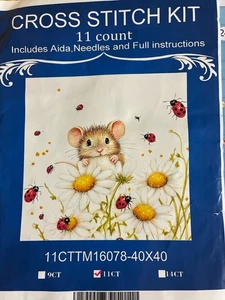 Feldmaus unter Gänseblümchen und Marienkäfern vorgedrucktes Kreuzstich-Set  - Bild 1 von 3