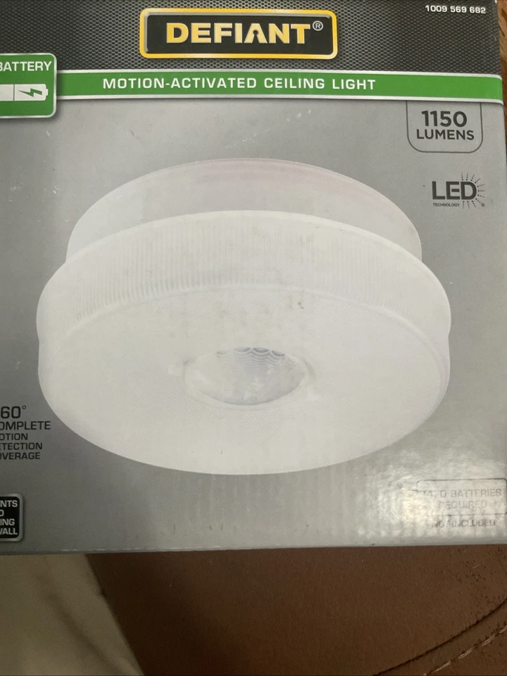 1 cabezal Defiant 360 grados blanco activado por movimiento alimentado por batería interior/exterior Foto 1 de 1