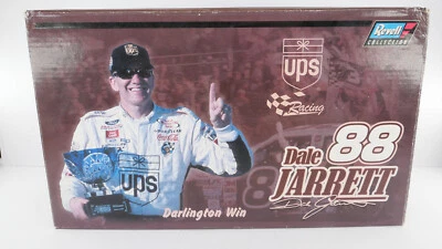 REVELL 1/24  NASCAR DALE JARRET  #88  2001 UPS FORD TAURUS DARLINGTON WIN - Photo 1/4