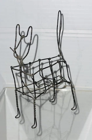 Vintage CAT Shaped twisted Wire Basket American Folk Art twisted wire 3”L 4.5”T Cover
