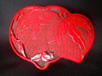 Caixa de bugigangas de cinábrio vermelho chinês da década de 1940 para todos os fins. Feito na China. - Imagem 1 de 4