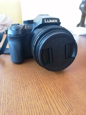 Panasonic Lumix DMC-FZ2000EG Super Zoom Digital Camera - Bild 1 von 4