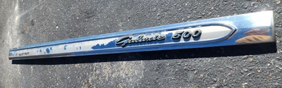 1964 Ford Galaxie 500 front fender molding with emblem no dents Foto 1 de 4