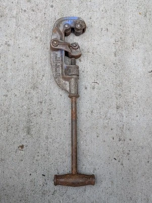 Vintage Armstrong Bros Tool Co. Pipe Cutter 1A  1/8 - 1 Inch - Image 1 of 4