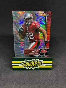 2012 Topps Finest - Doug Martin #108 (RC) Prism Refractor /10 Rookie - Picture 1 of 2