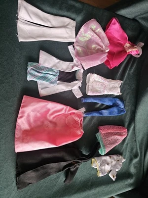 barbie clothes mixed lot - Image 1 of 4