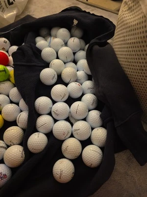 50 pelotas de golf Bridgestone surtidas todos los modelos sin pelotas de agua sin rasguños Foto 1 de 3